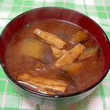 茄子と油揚げのお味噌汁(赤だし)